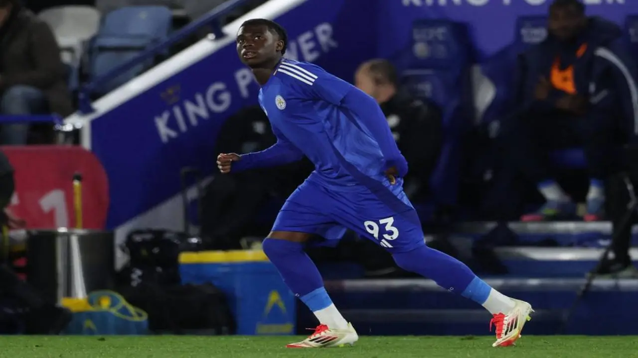 منافسة قوية.. تشيلسي ومانشستر سيتي يصارعان على موهبة ليستر الشابة